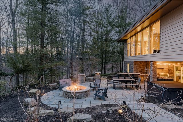 35 Skyline Drive, Moreland Hills, OH 44022