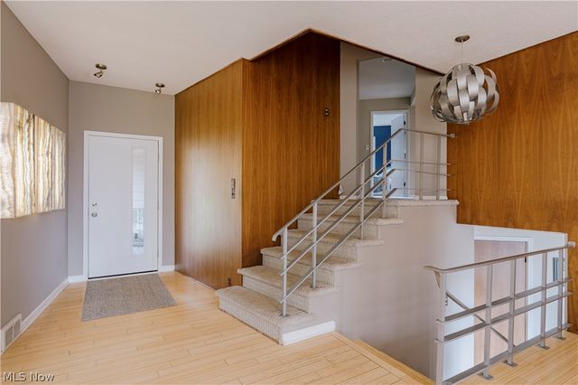 35 Skyline Drive, Moreland Hills, OH 44022