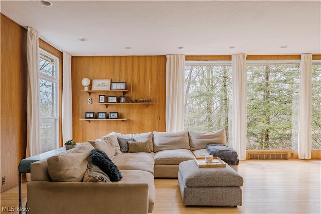 35 Skyline Drive, Moreland Hills, OH 44022