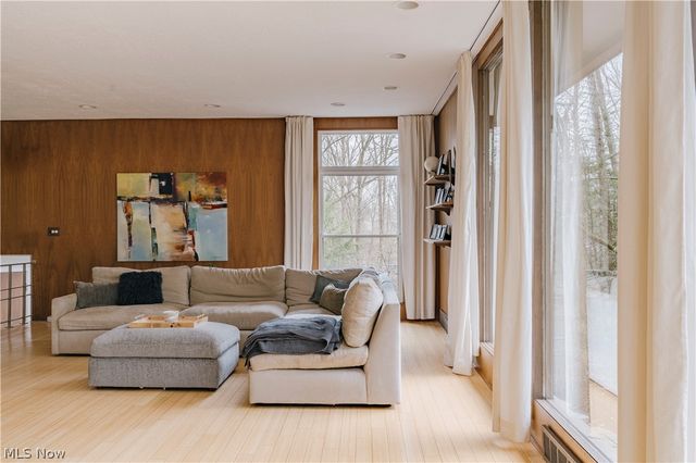 35 Skyline Drive, Moreland Hills, OH 44022