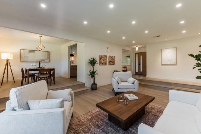 7341 S Land Park Dr, Sacramento, CA 95831