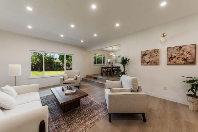 7341 S Land Park Dr, Sacramento, CA 95831