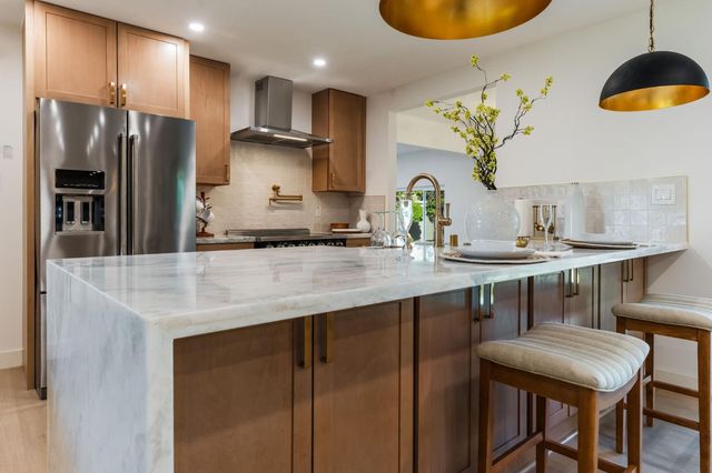 7341 S Land Park Dr, Sacramento, CA 95831