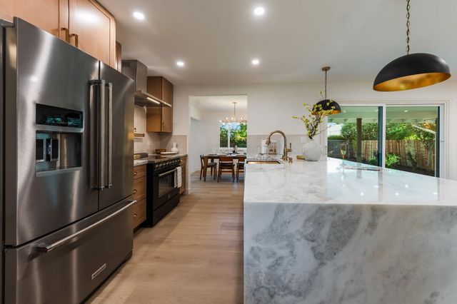 7341 S Land Park Dr, Sacramento, CA 95831