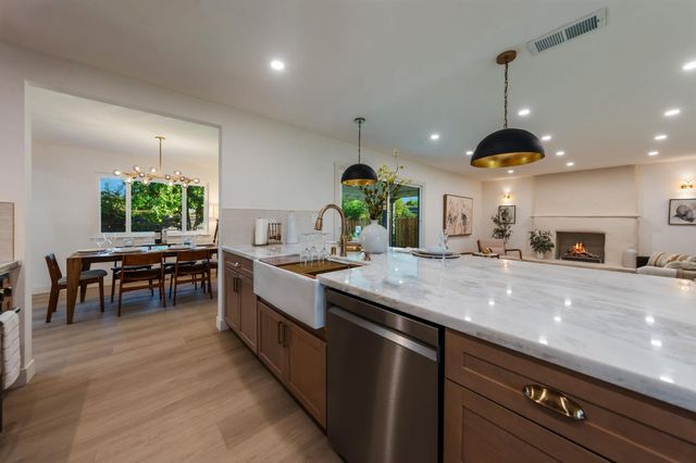 7341 S Land Park Dr, Sacramento, CA 95831