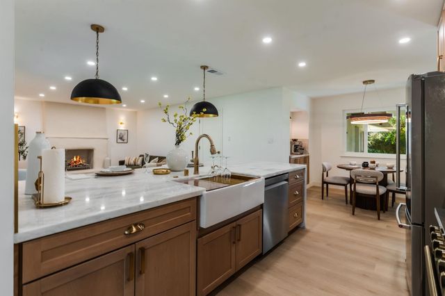 7341 S Land Park Dr, Sacramento, CA 95831