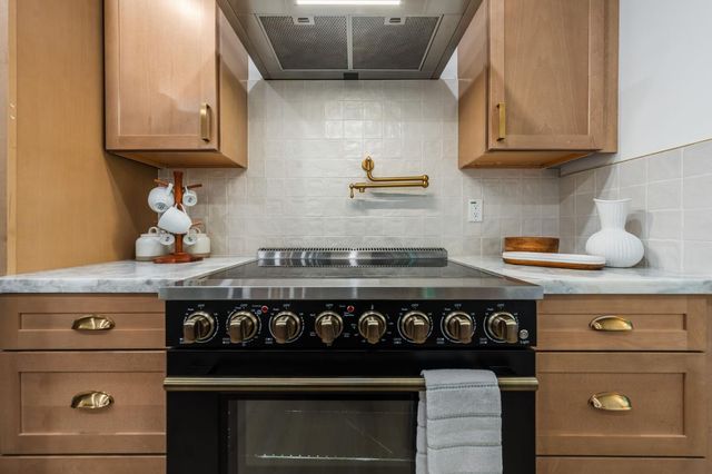 7341 S Land Park Dr, Sacramento, CA 95831