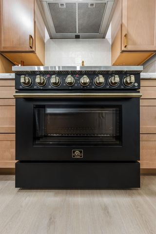7341 S Land Park Dr, Sacramento, CA 95831