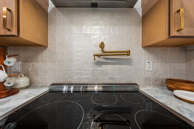 7341 S Land Park Dr, Sacramento, CA 95831
