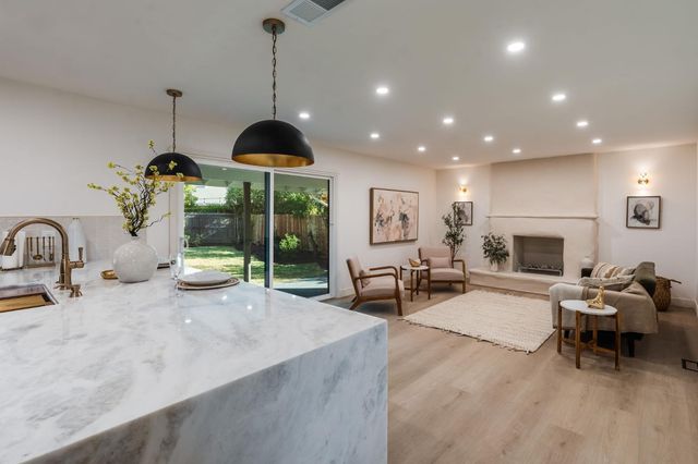 7341 S Land Park Dr, Sacramento, CA 95831