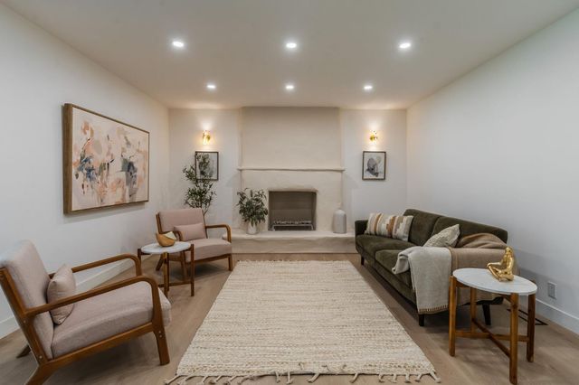 7341 S Land Park Dr, Sacramento, CA 95831