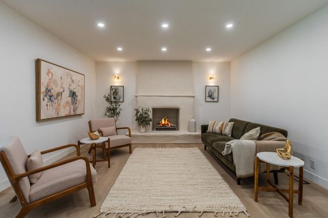 7341 S Land Park Dr, Sacramento, CA 95831