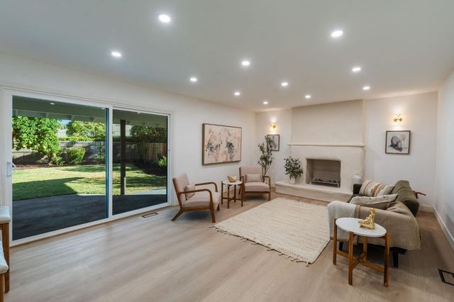 7341 S Land Park Dr, Sacramento, CA 95831