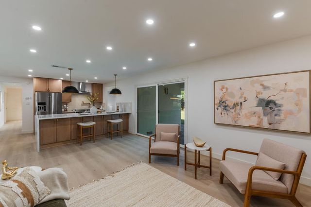 7341 S Land Park Dr, Sacramento, CA 95831