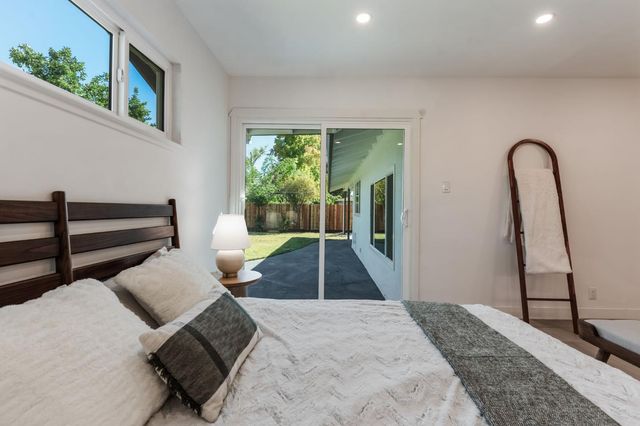 7341 S Land Park Dr, Sacramento, CA 95831