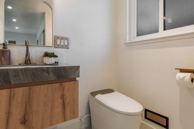 7341 S Land Park Dr, Sacramento, CA 95831