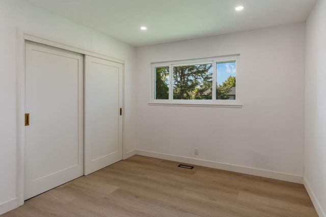 7341 S Land Park Dr, Sacramento, CA 95831