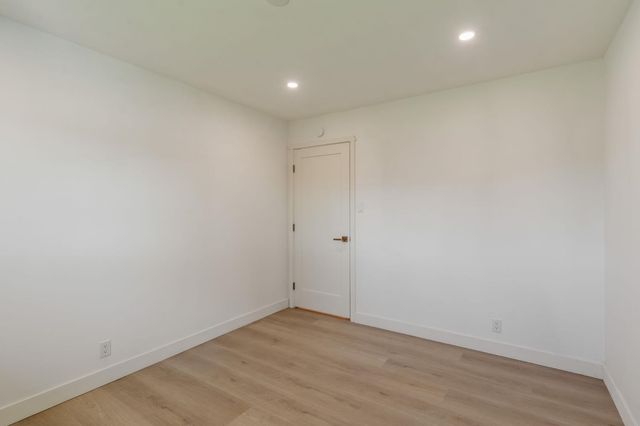 7341 S Land Park Dr, Sacramento, CA 95831
