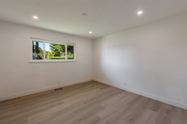 7341 S Land Park Dr, Sacramento, CA 95831