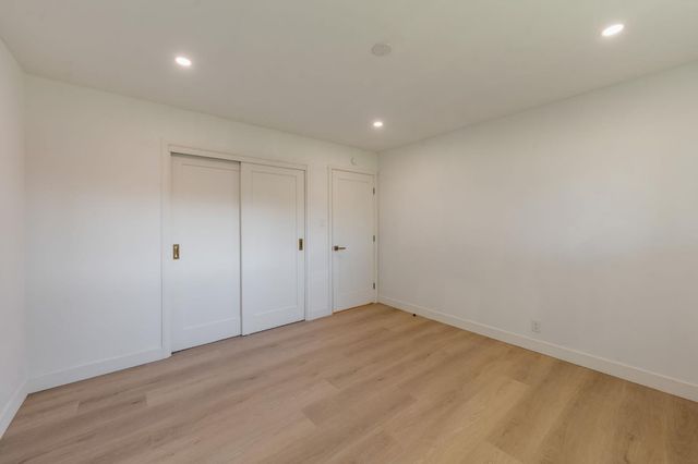 7341 S Land Park Dr, Sacramento, CA 95831