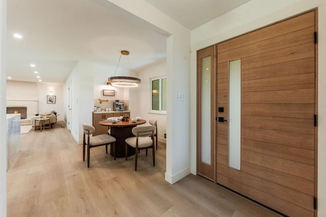 7341 S Land Park Dr, Sacramento, CA 95831