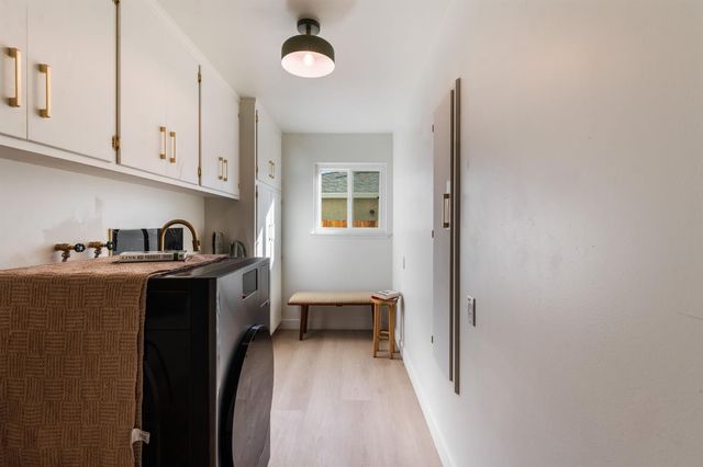 7341 S Land Park Dr, Sacramento, CA 95831