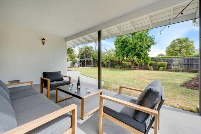 7341 S Land Park Dr, Sacramento, CA 95831