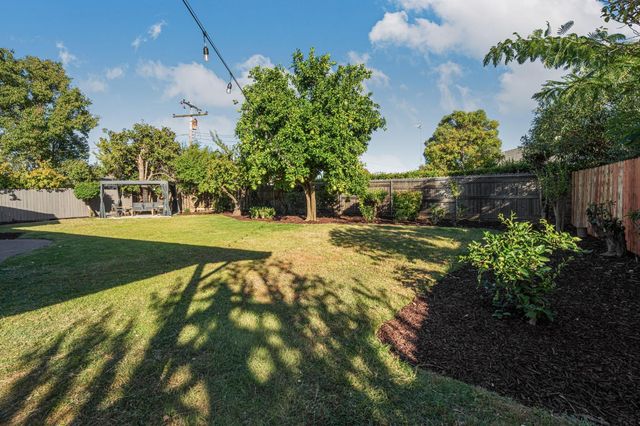 7341 S Land Park Dr, Sacramento, CA 95831