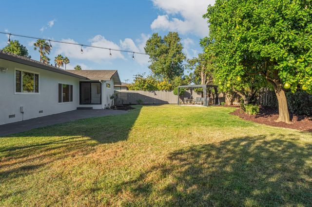 7341 S Land Park Dr, Sacramento, CA 95831