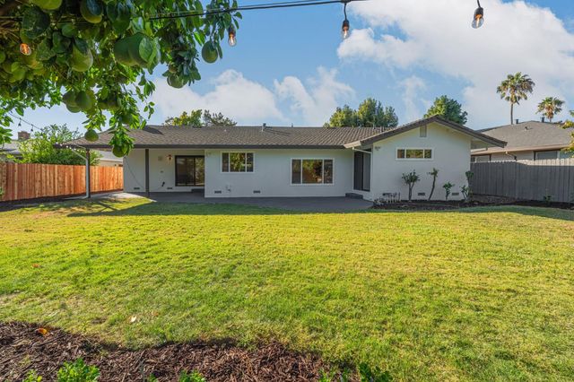 7341 S Land Park Dr, Sacramento, CA 95831