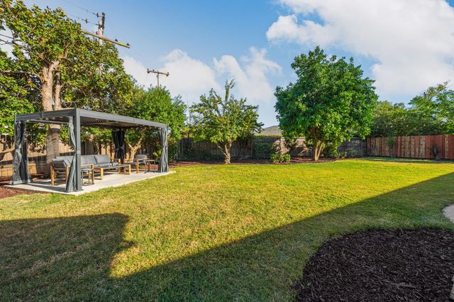 7341 S Land Park Dr, Sacramento, CA 95831