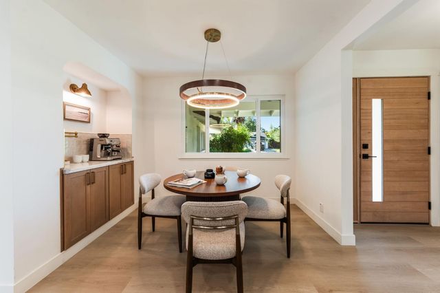 7341 S Land Park Dr, Sacramento, CA 95831