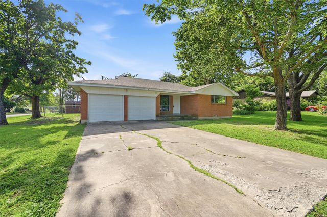 901 Maple Street, Howe, TX 75459
