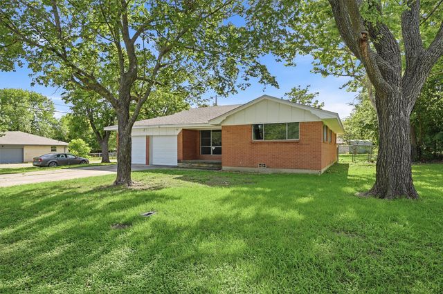 901 Maple Street, Howe, TX 75459