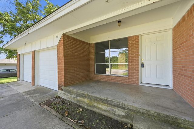 901 Maple Street, Howe, TX 75459