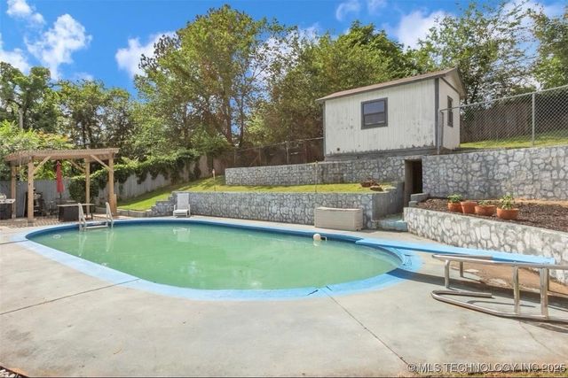 905 Forest Drive, Sand Springs, OK 74063