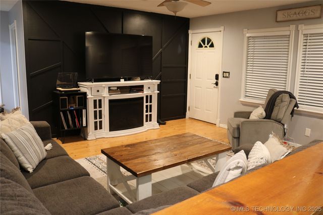 905 Forest Drive, Sand Springs, OK 74063