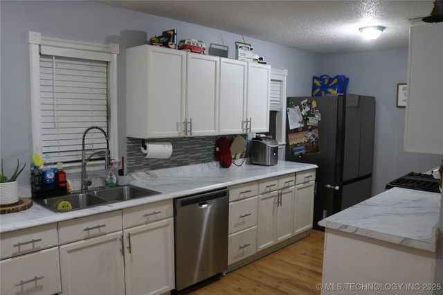 905 Forest Drive, Sand Springs, OK 74063