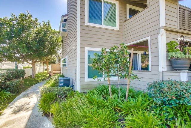 1059 Shadowridge Drive 1, Vista, CA 92081