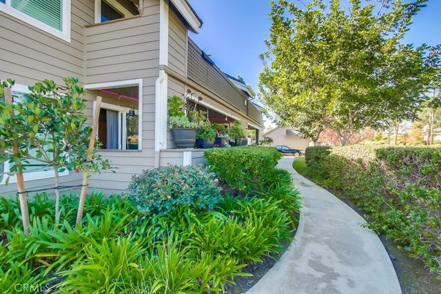 1059 Shadowridge Drive 1, Vista, CA 92081
