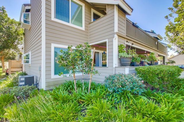 1059 Shadowridge Drive 1, Vista, CA 92081