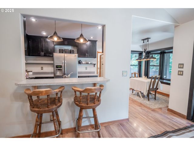 30138 FOX HOLLOW Rd, Eugene, OR 97405