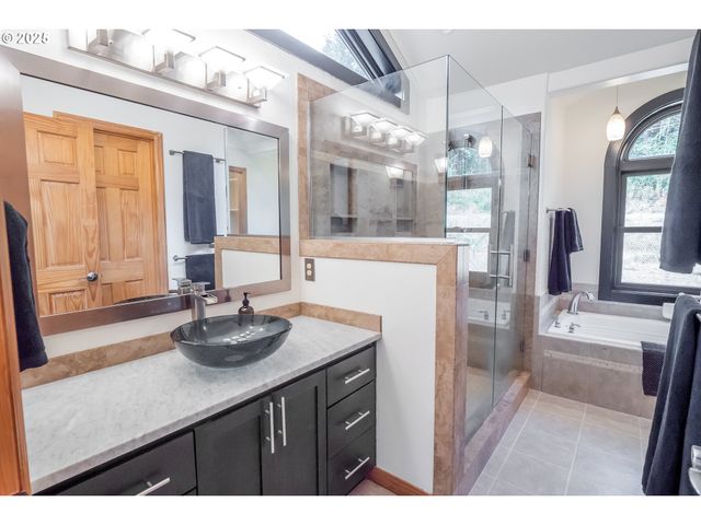 30138 FOX HOLLOW Rd, Eugene, OR 97405