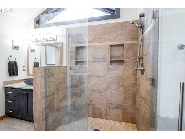 30138 FOX HOLLOW Rd, Eugene, OR 97405