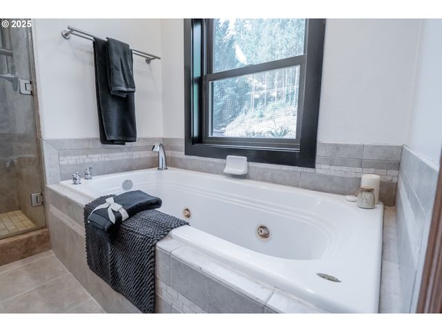 30138 FOX HOLLOW Rd, Eugene, OR 97405