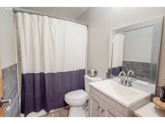 30138 FOX HOLLOW Rd, Eugene, OR 97405