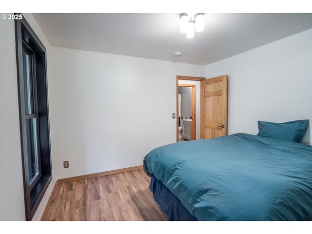 30138 FOX HOLLOW Rd, Eugene, OR 97405