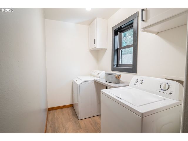 30138 FOX HOLLOW Rd, Eugene, OR 97405