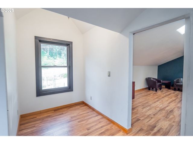 30138 FOX HOLLOW Rd, Eugene, OR 97405