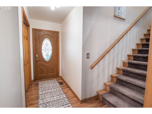 30138 FOX HOLLOW Rd, Eugene, OR 97405